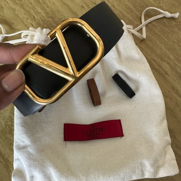 Valentino Reversible Leather Belt with Gold Buckle. Some oxidation - Picture 9 of 10